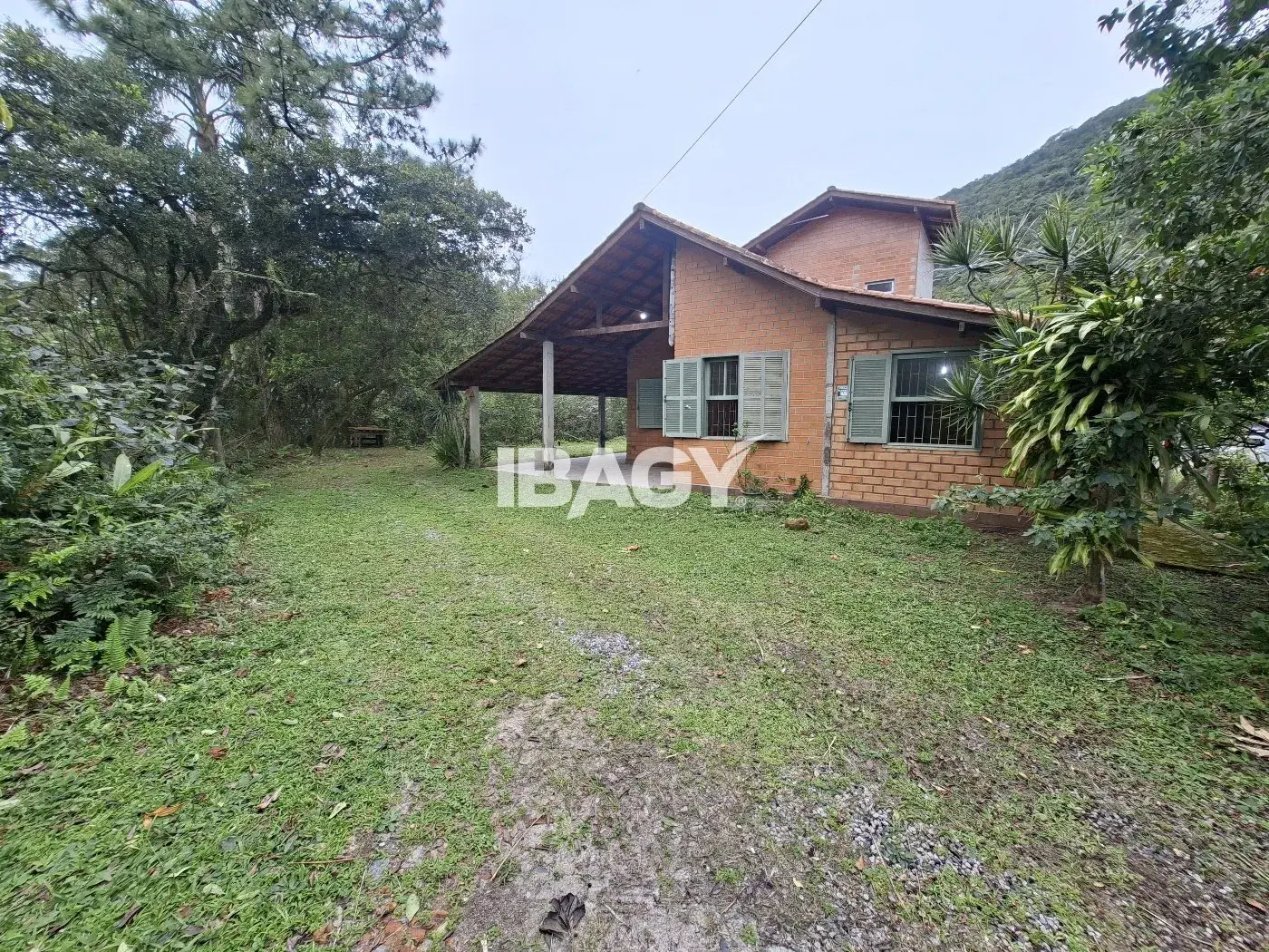 4-bedroom house with a mountain view — photo 3