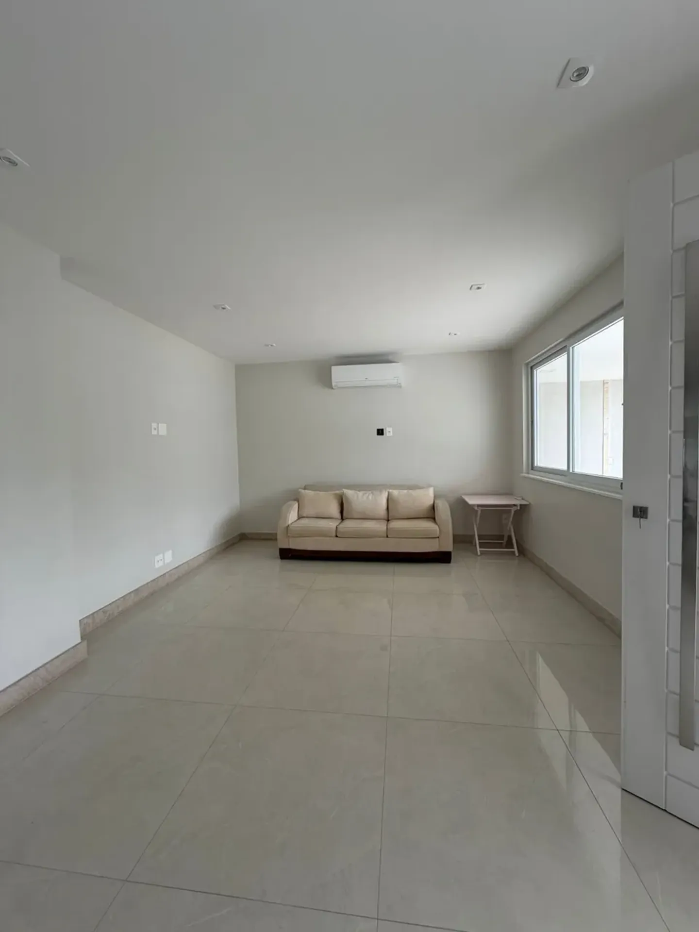 Rental house with 4 bedrooms, 5 baths and 360 m² — photo 11