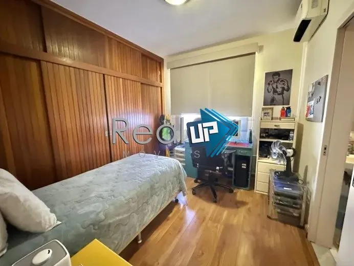 Apartamento com varanda de vidro e 4 quartos — photo 21