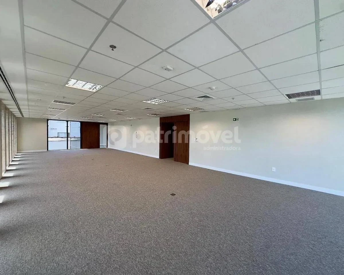Sala comercial de 779 m², 1 quarto e 6 banheiros — photo 11