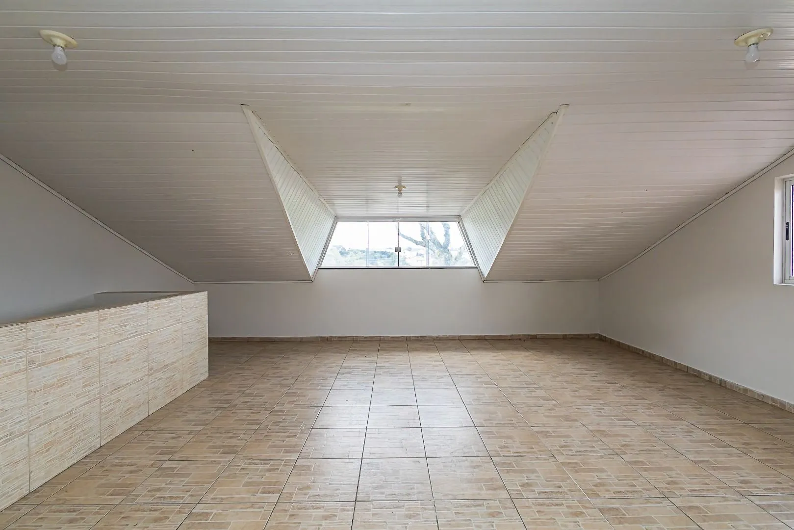 Casa com 2 dormitórios e 300 m² — photo 33