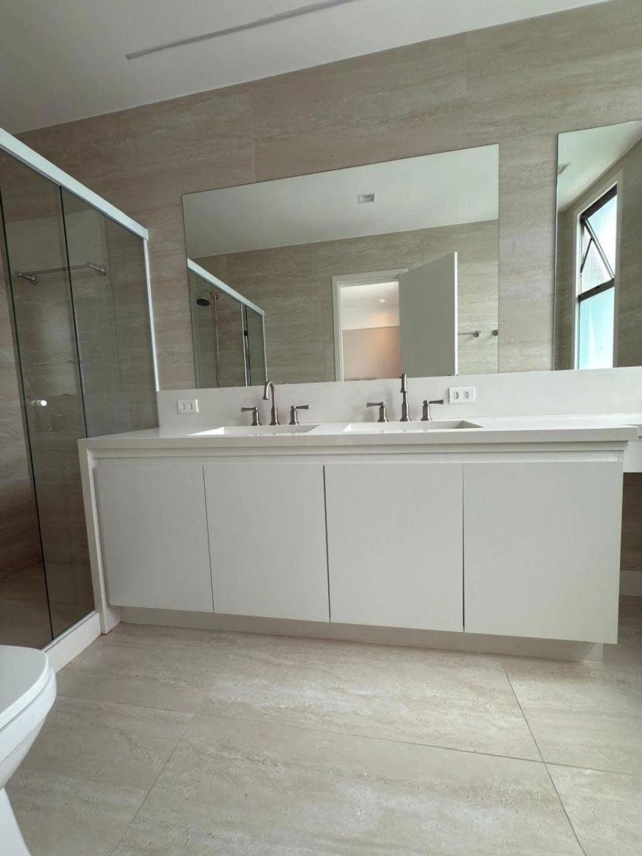 294 m² apartment with 4 suites and an open-plan kitchen — photo 4