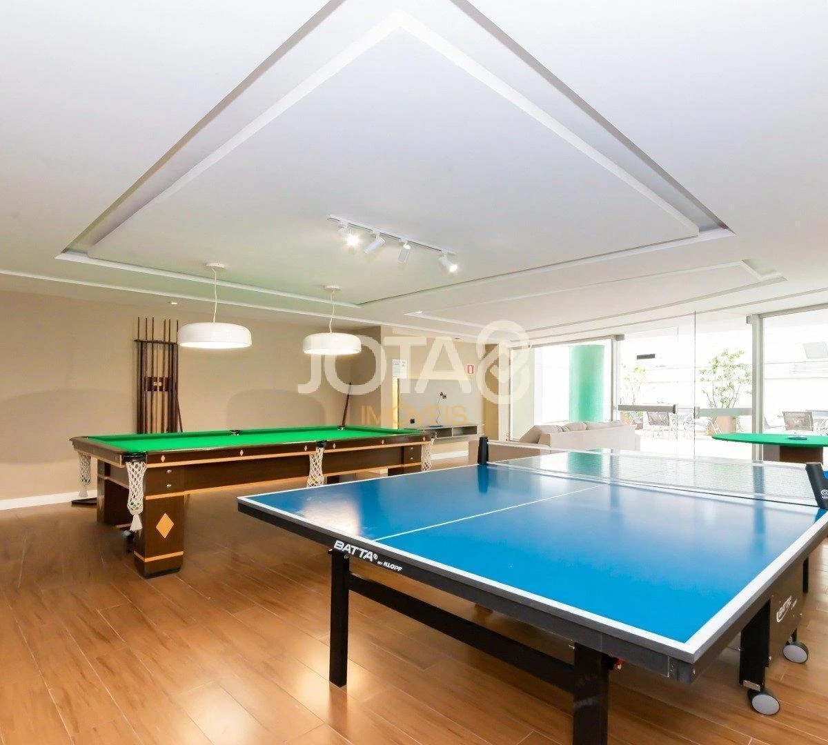2-bedroom apartment in a building with a gym — photo 32