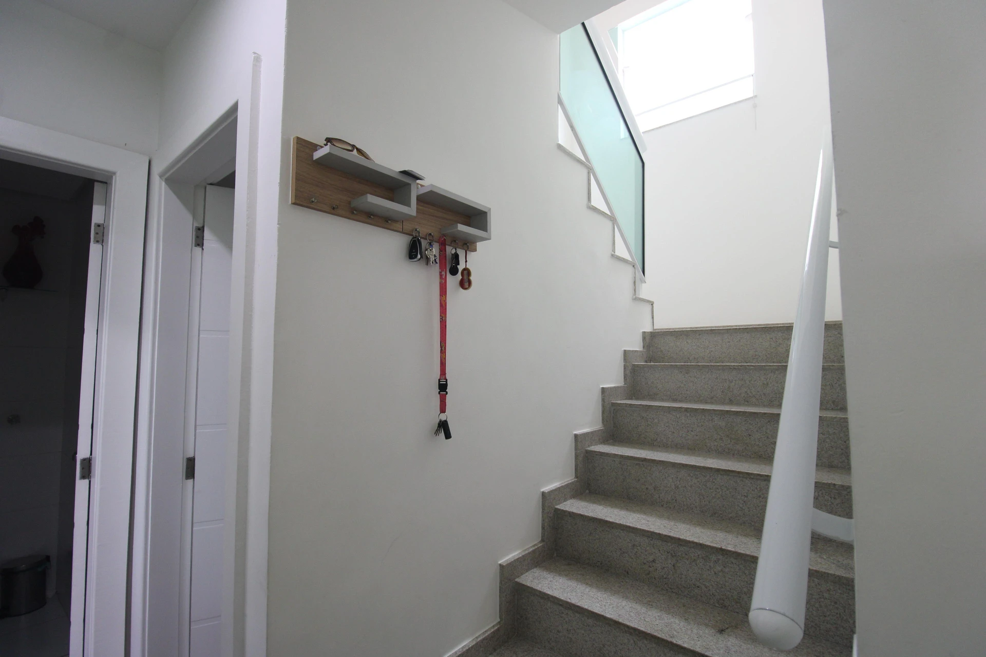 Casa mobiliada com 3 suítes e cozinha aberta com fogão a gás — photo 56