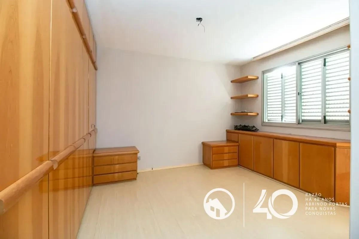 Apartment, 104 m², with wood or laminate floors — photo 7