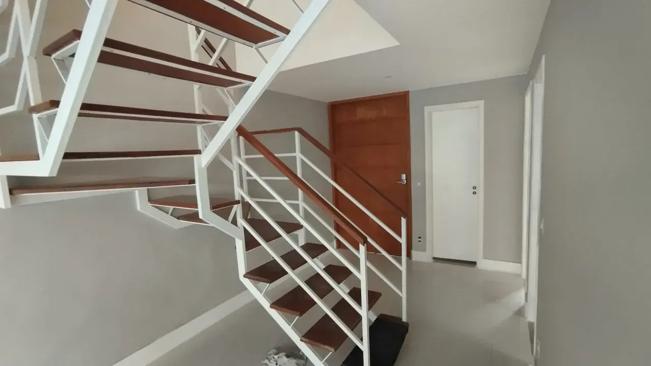 House with 5 bedrooms and 5 bathrooms and balcony grill — photo 7