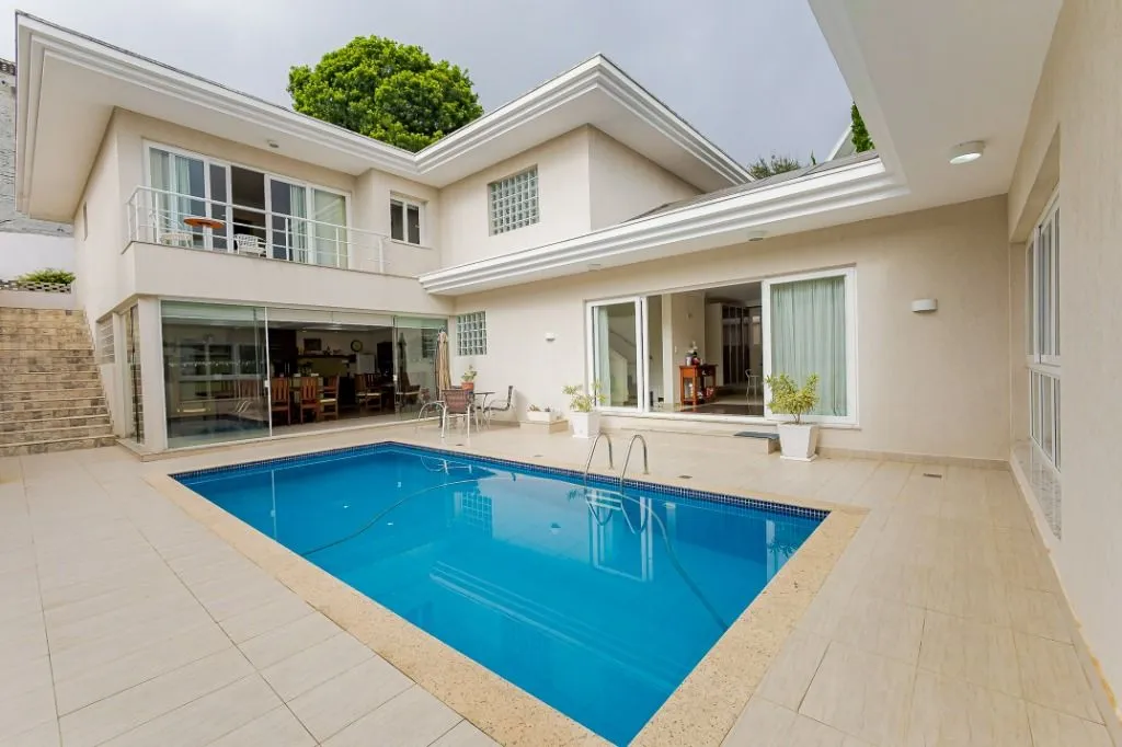 House with 4 en-suite bedrooms and private BBQ