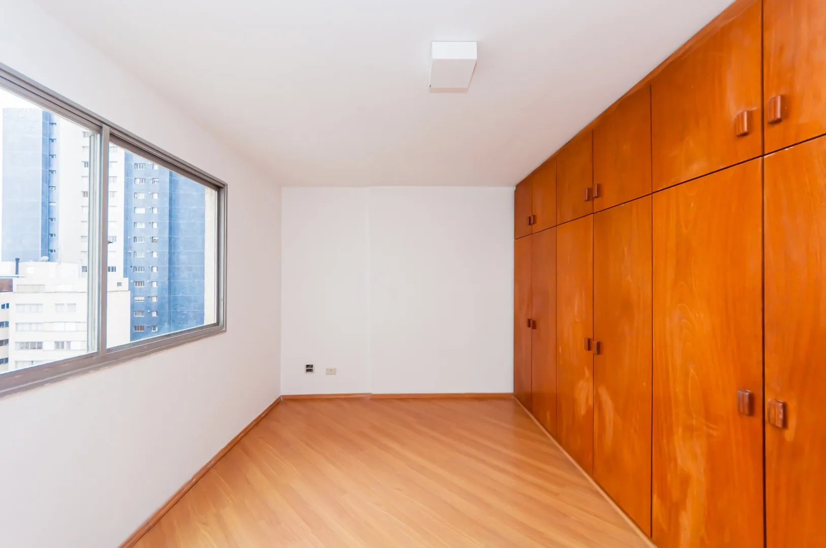 1-bedroom apartment with a separate, closed kitchen — photo 9