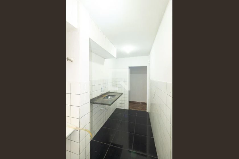 Apartamento de 2 quartos com piso de cerâmica e vaga — photo 13