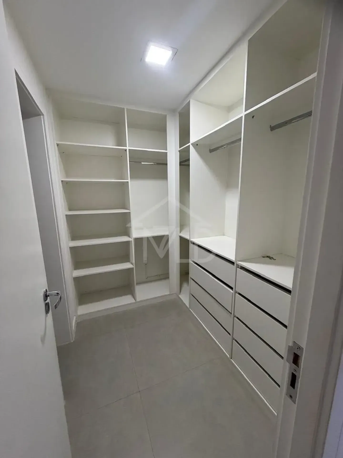 Unfurnished house with 4 bedrooms and 5 baths — photo 8