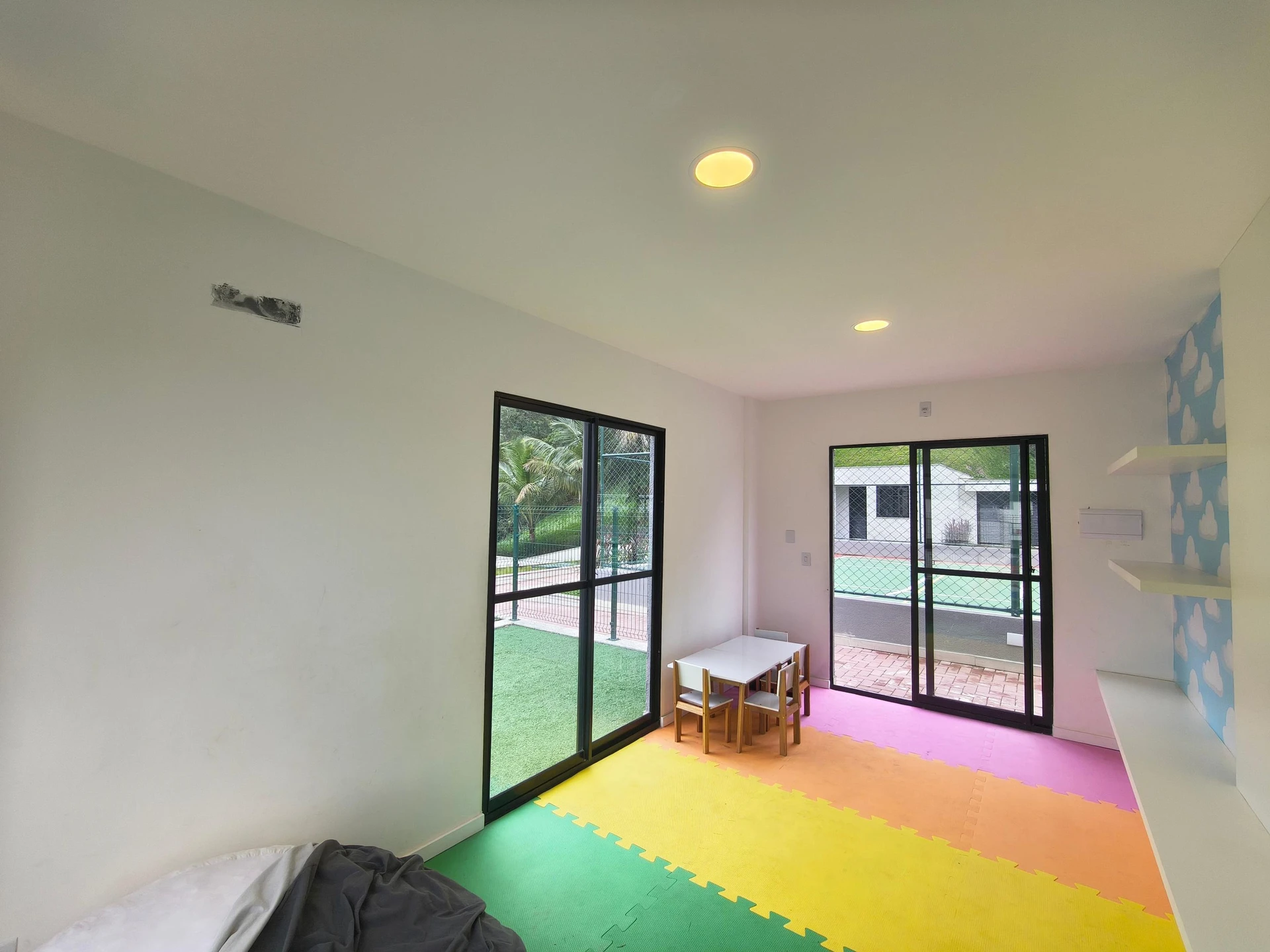 Apartamento mobiliado com 2 quartos, 1 banheiro e varanda — photo 71