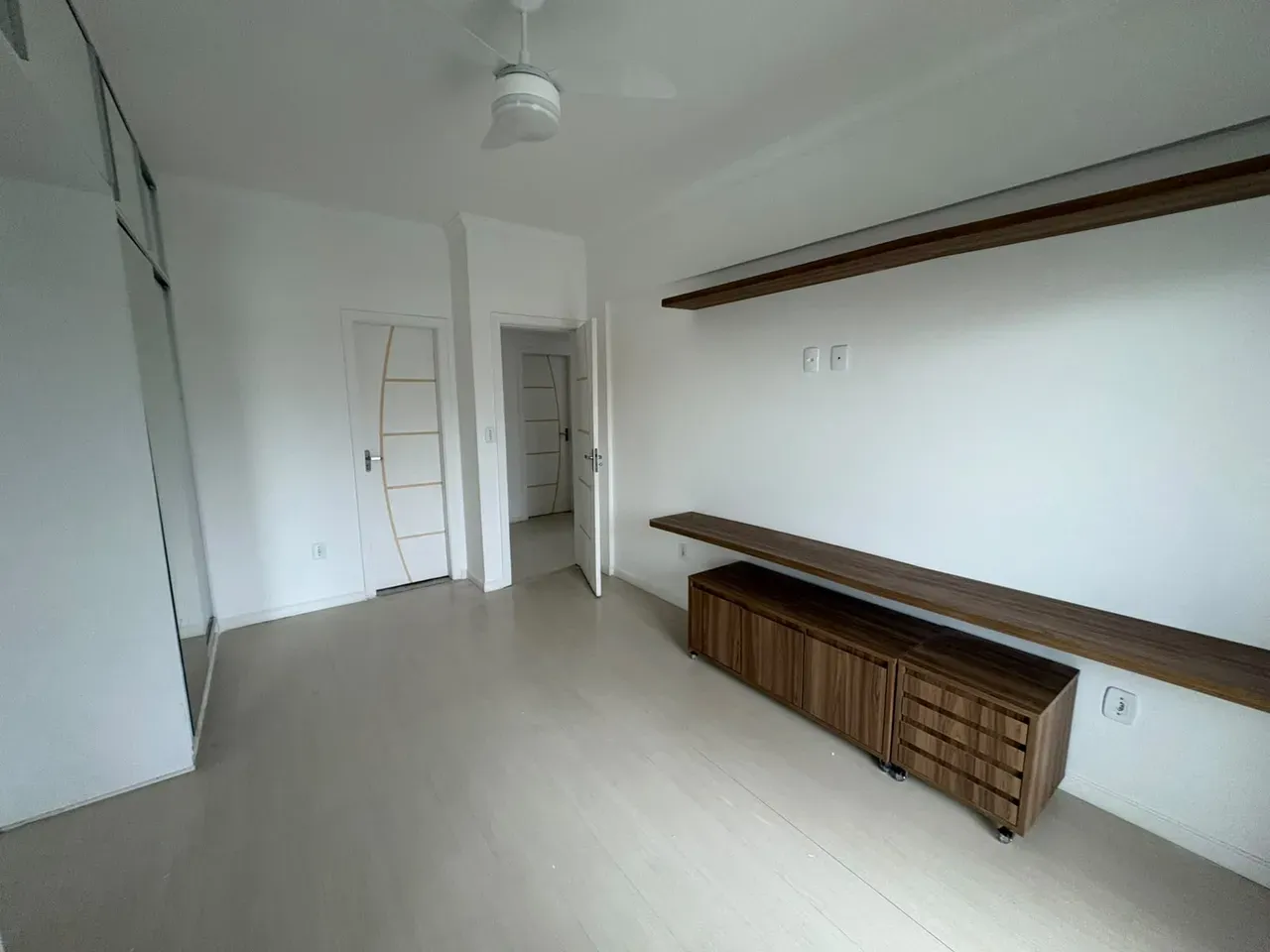 Casa de 4 quartos com espaço de home office — photo 26