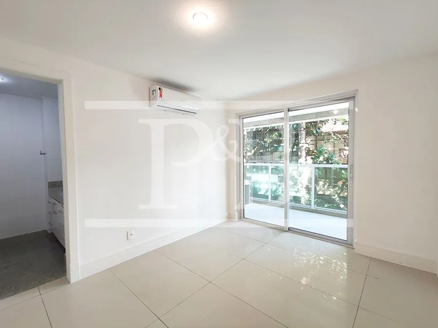 4-bedroom apartment with balcony, 300 m² — photo 17