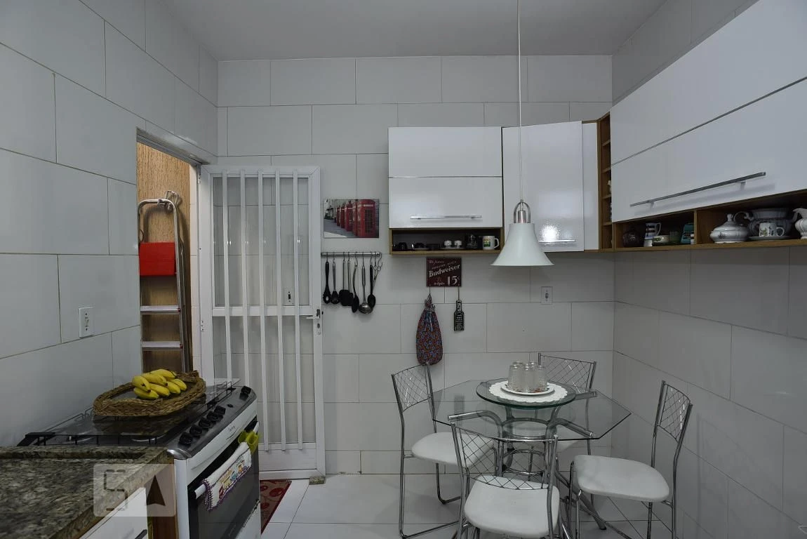 Furnished house with 2 en-suite bedrooms and laundry area — photo 2
