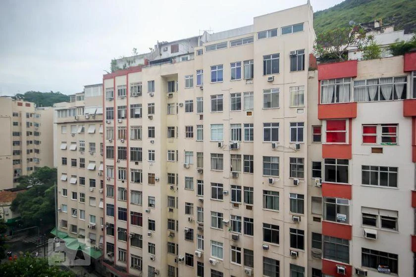 One-bedroom apartment with a washing machine — photo 3