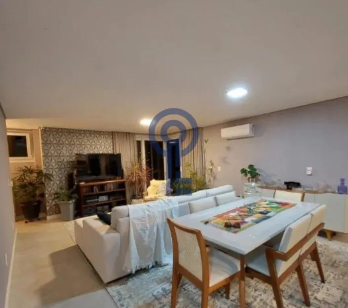 Casa mobiliada com 3 dormitórios e 230 m²