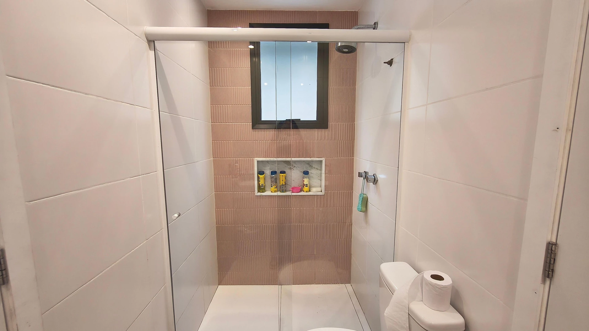 Jacuzzi in a 5-bedroom house, 350 m² — photo 47
