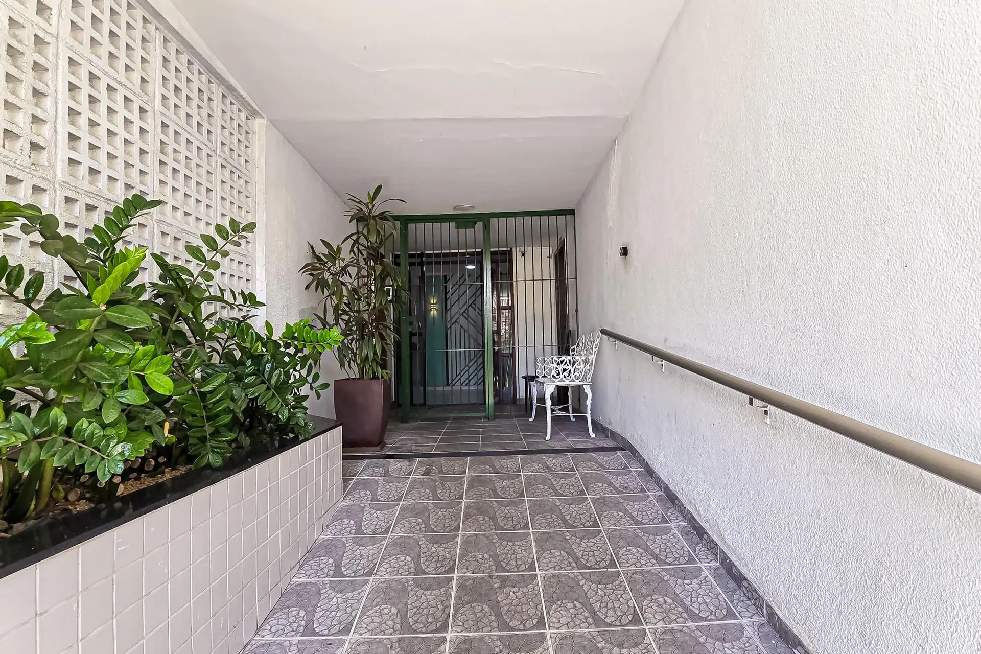 2-bedroom apartment in a building with a sauna — photo 10
