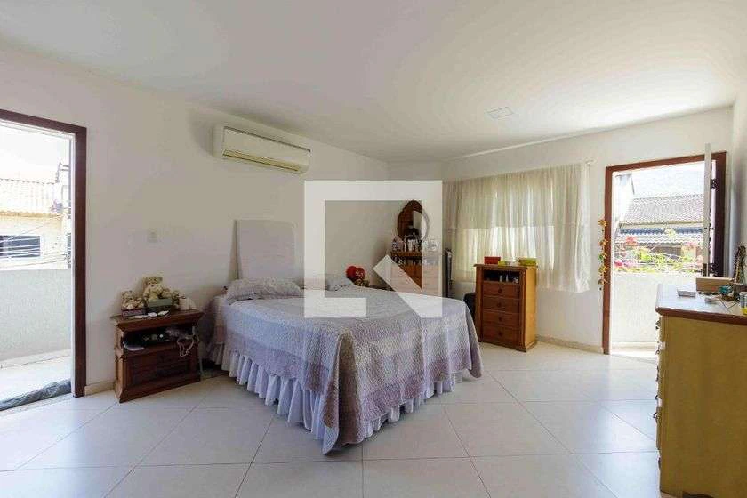 300 m² house with 5 en-suite bedrooms and private garden — photo 2