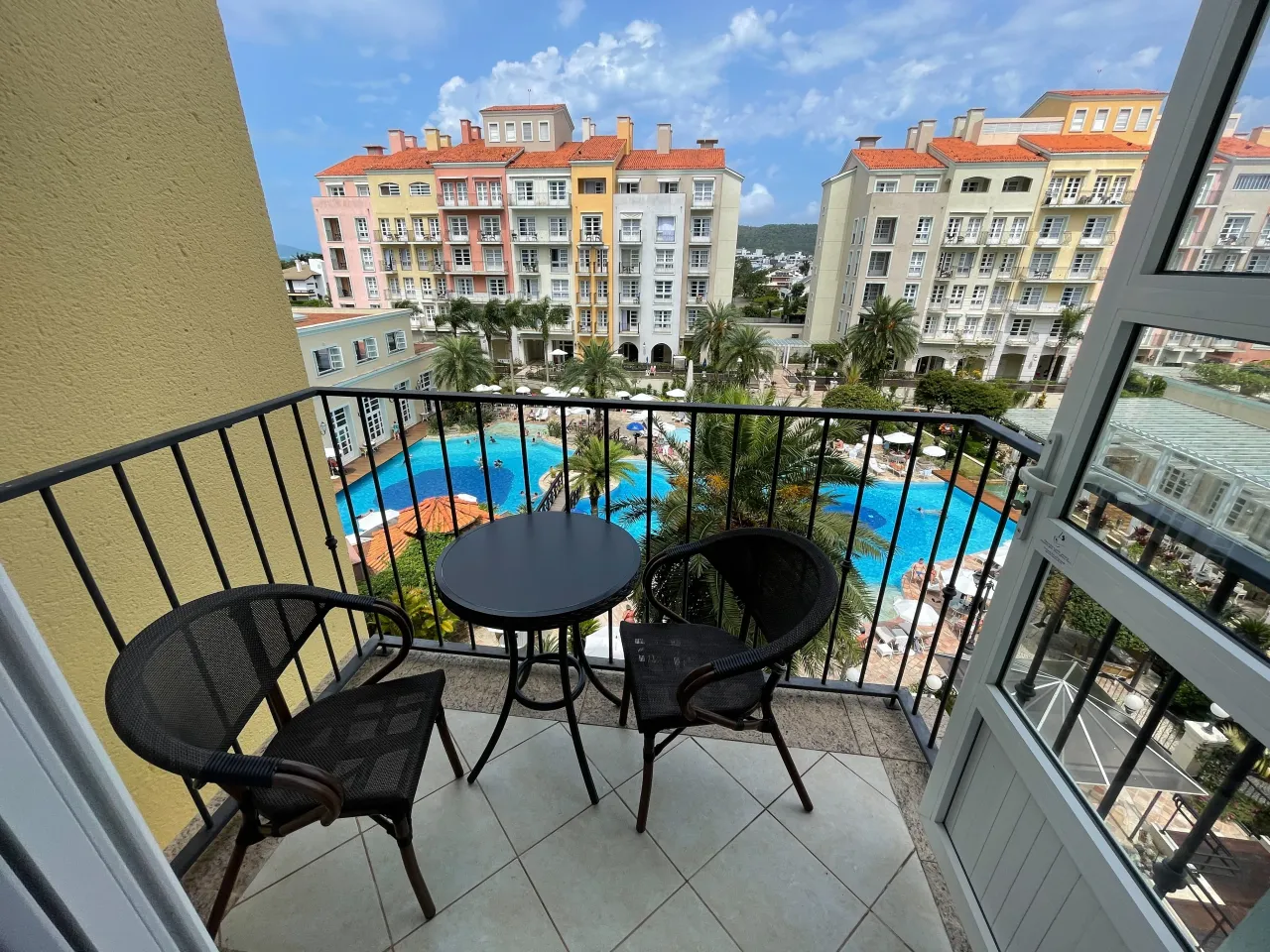 1-bedroom apartment with an open-plan kitchen, 63 m²