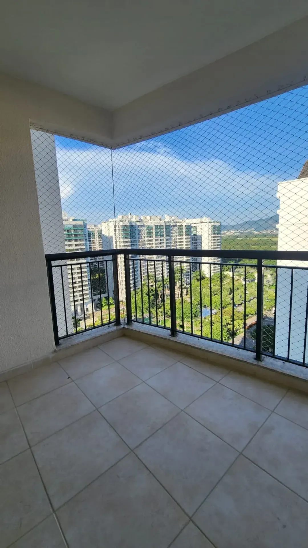 2-bedroom apartment with a private garden and 1 parking spot — photo 3