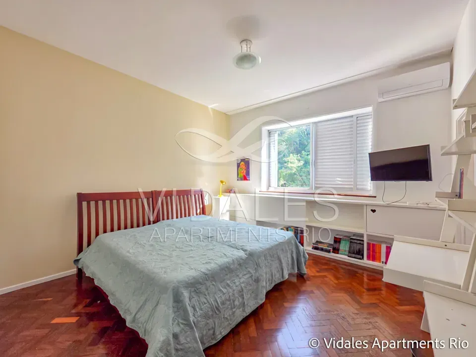 Furnished 715 m² apartment with 4 en-suite bedrooms — photo 18
