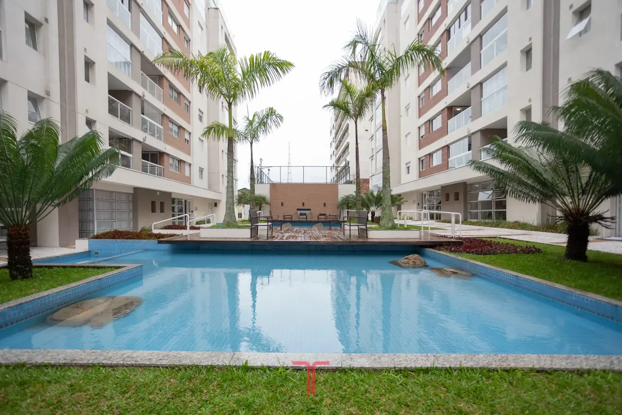3-bedroom apartment in a building with a pool — photo 4