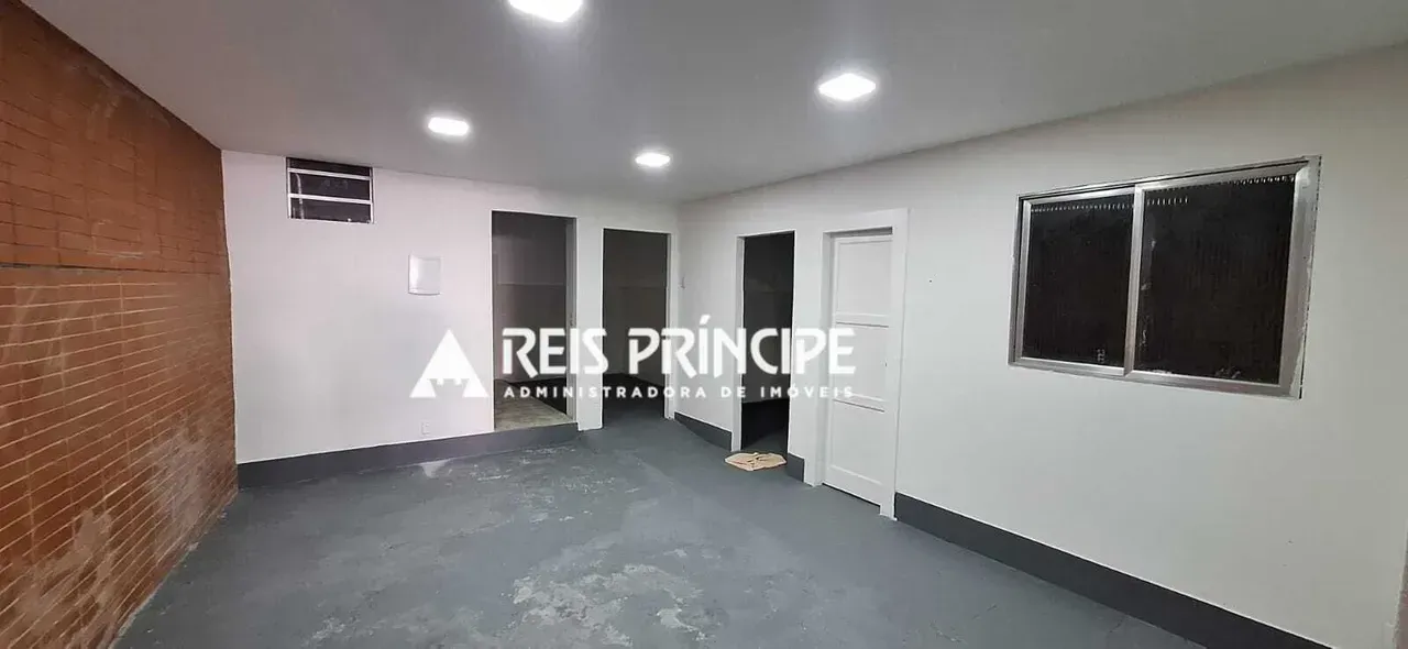 Unfurnished 200 m² house with 5 bedrooms and a balcony — photo 8