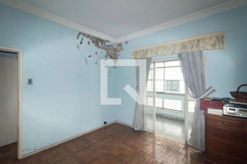 6-bedroom house with a glass-enclosed balcony — photo 17