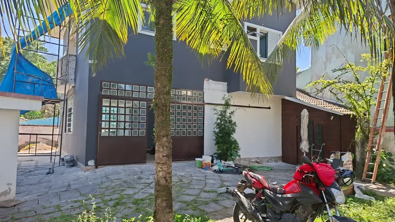 Rental house with 400 m², 4 bedrooms and 5 bathrooms — photo 9