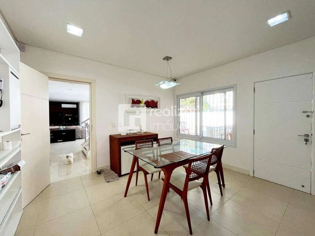 Casa con 5 dormitorios y 551 m², con 4 plazas de aparcamiento — photo 4