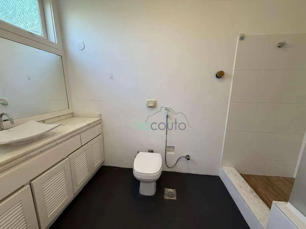 Casa com 5 quartos, 990 m² e 2 vagas, perto das janelas — photo 97