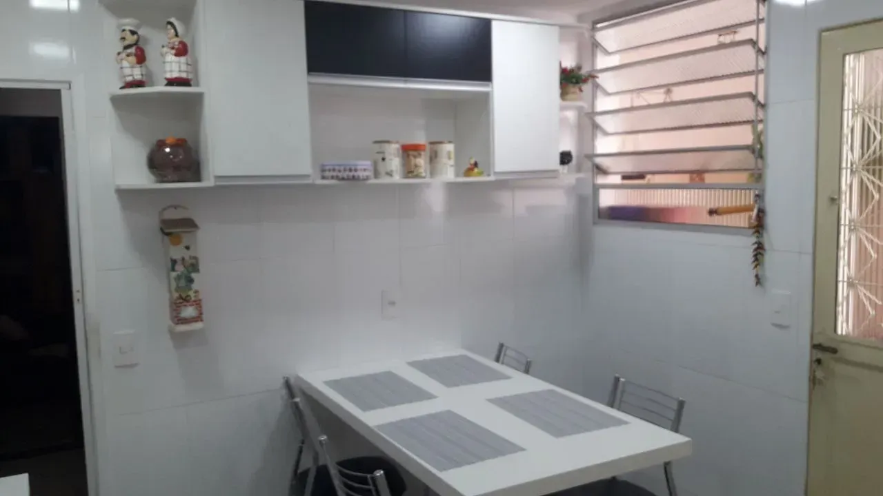 3-bedroom house with a separate kitchen and gas stove — photo 10