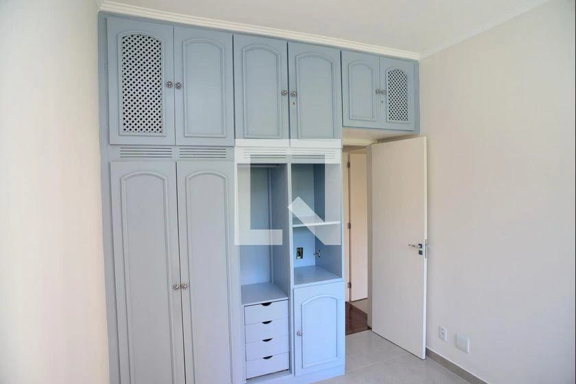 2-bedroom apartment in a building with a gym — photo 8