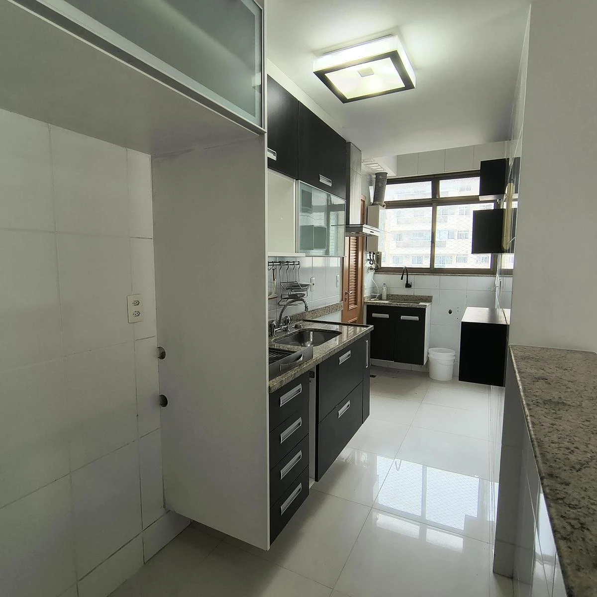 72 m² apartment with a balcony and built-in storage — photo 2