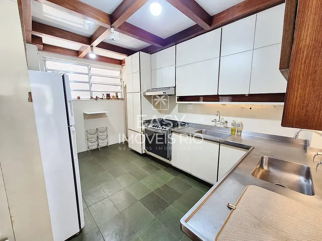 Apartamento sin amueblar con 4 dormitorios y balcón de vidrio — photo 25