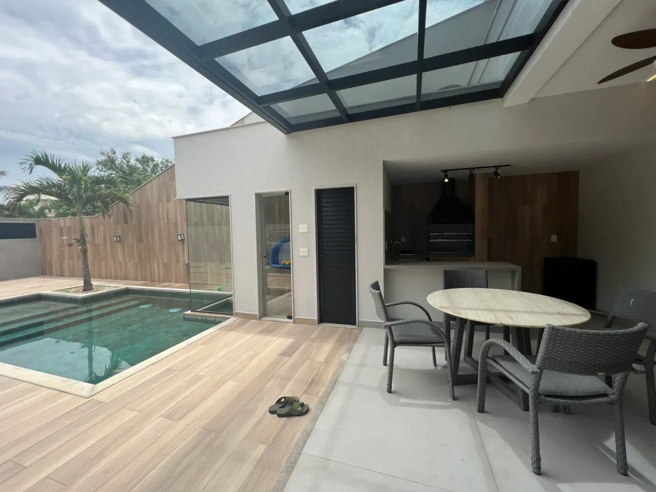 House with 5 bedrooms and 5 bathrooms plus 3 parking spots — photo 12