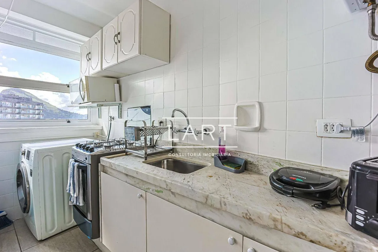 Furnished 1-bedroom apartment with laundry area — photo 13