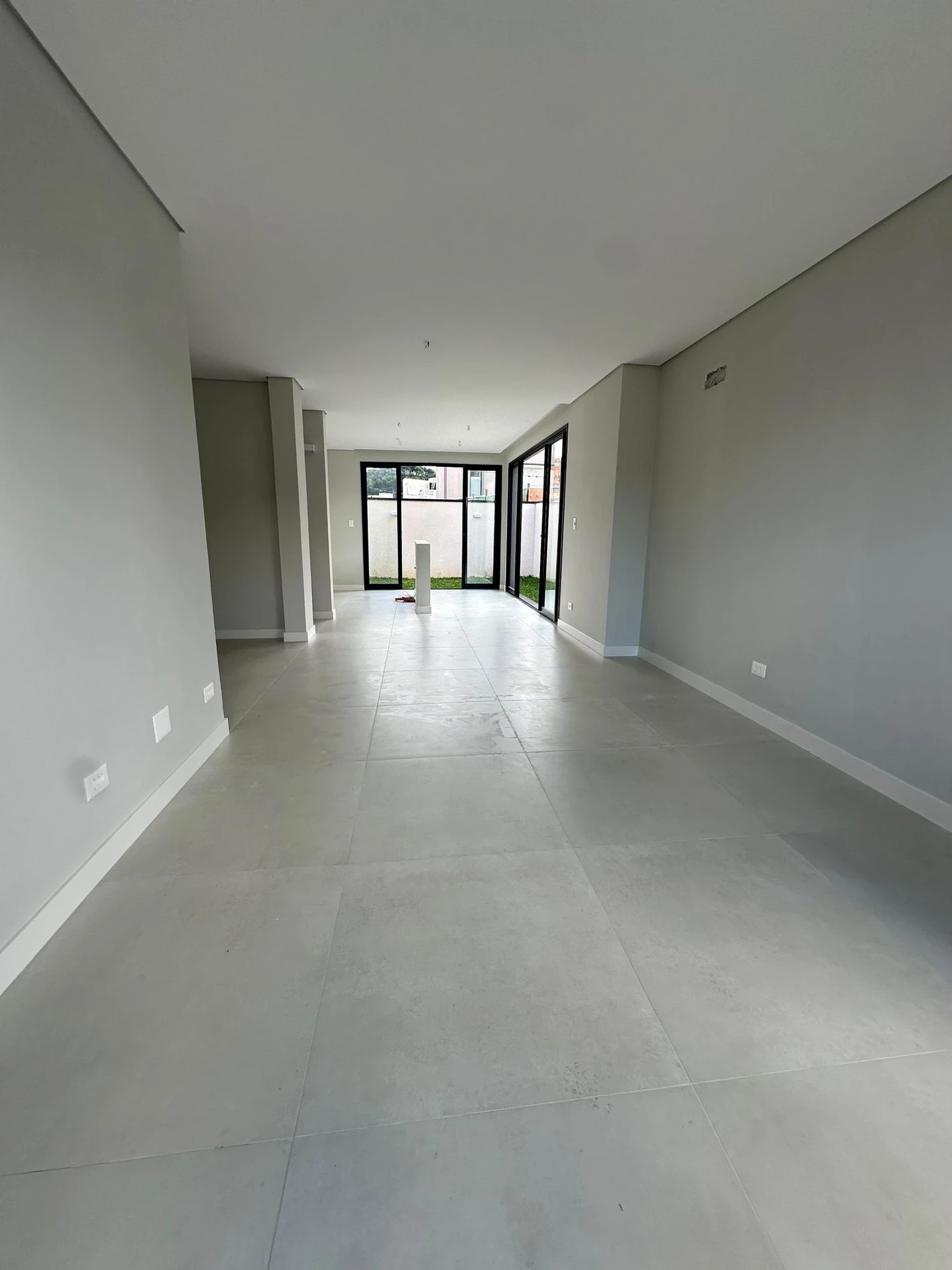 3-bedroom house with floor-to-ceiling windows in Curitiba — photo 10