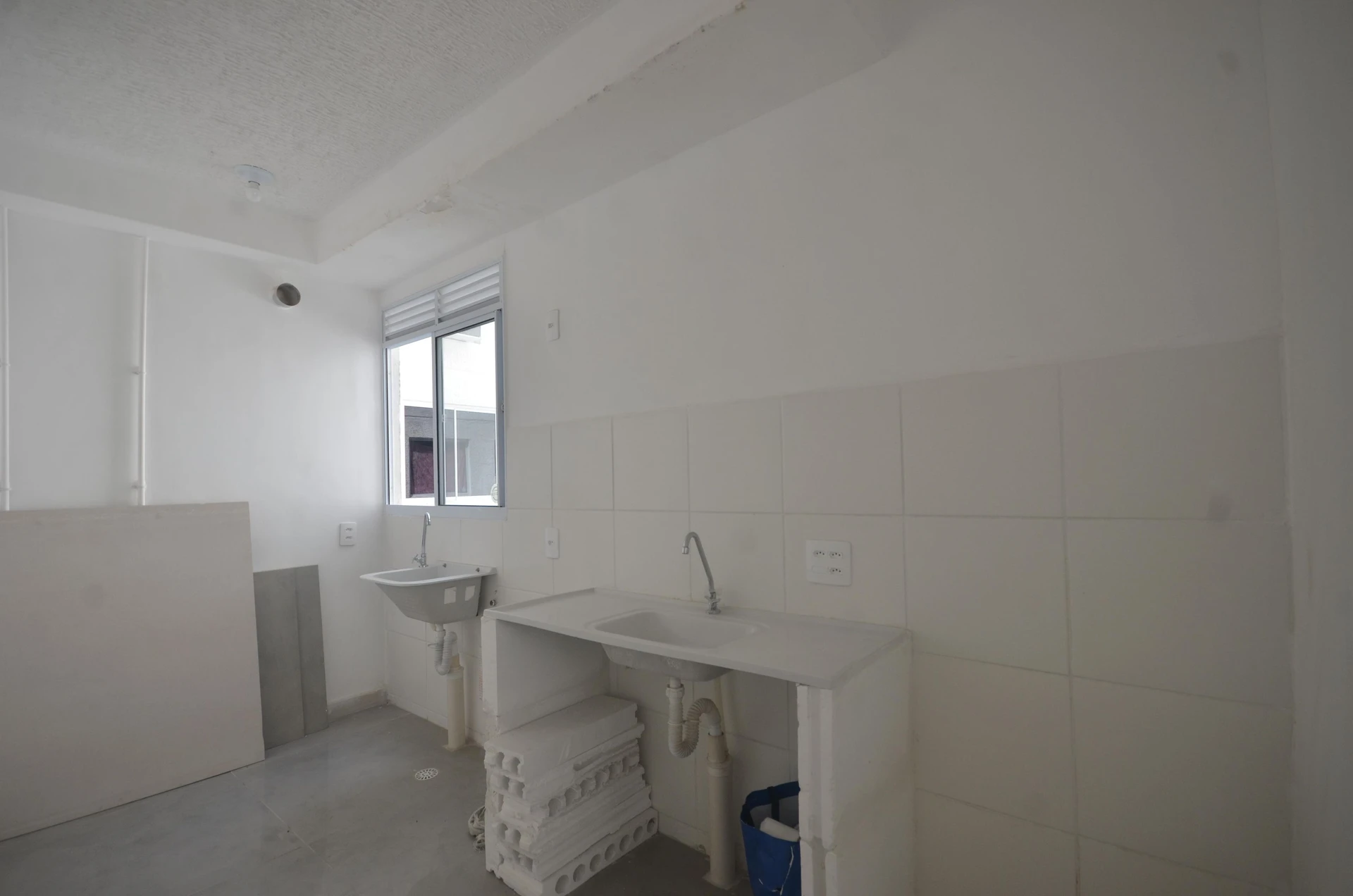 Unfurnished apartment with 2 bedrooms and 1 parking space — photo 2