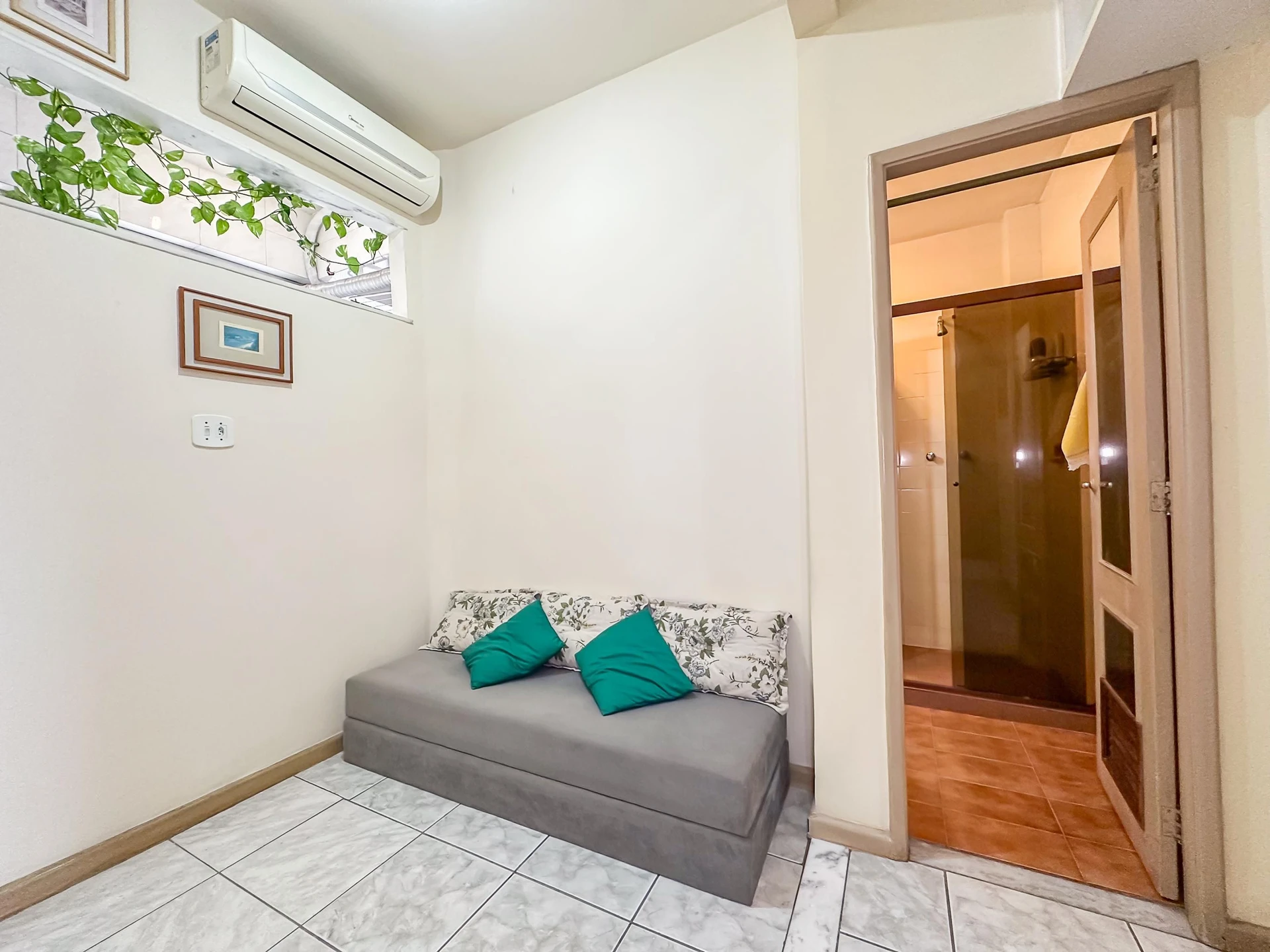 Furnished 2-bedroom apartment with separate kitchen — photo 48