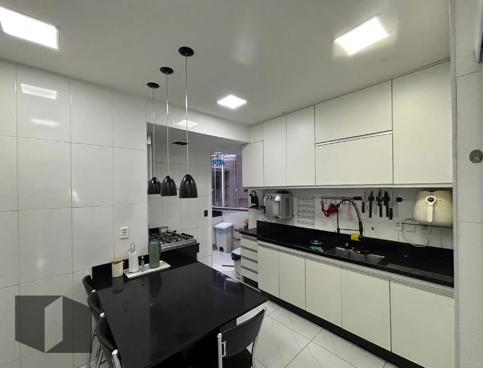Furnished 3-bedroom apartment with open-plan kitchen — photo 28