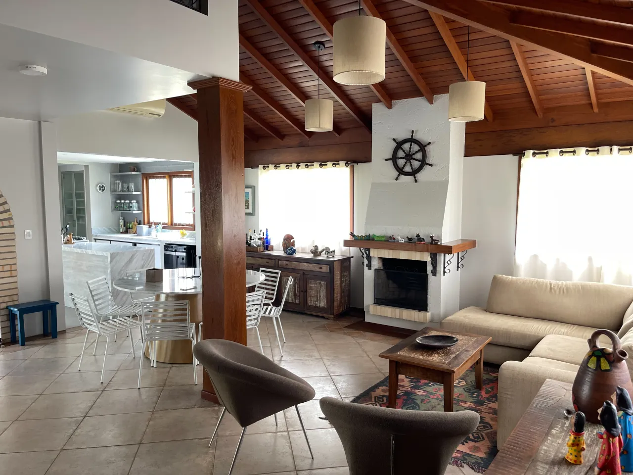 Casa amueblada con 5 dormitorios y 5 baños