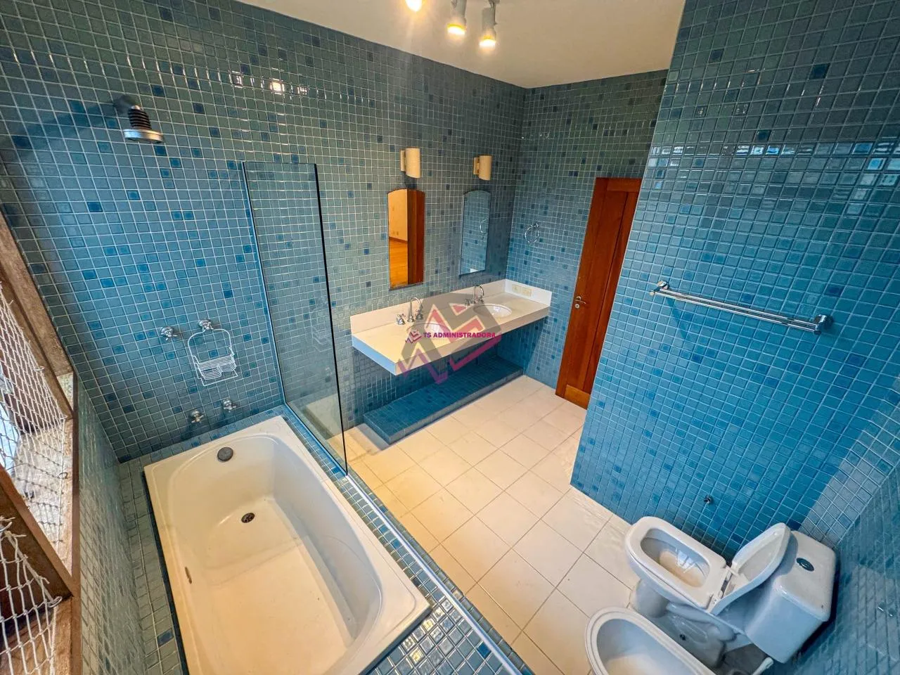 600 m² house with 4 bedrooms and a closed kitchen — photo 9