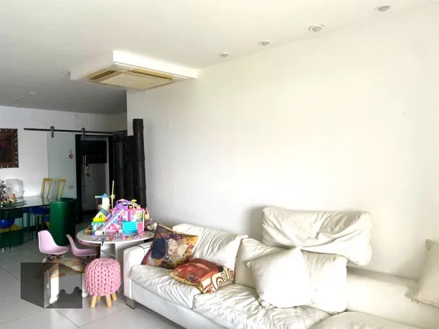 Apartment with a laundry area and 4 bedrooms — photo 3