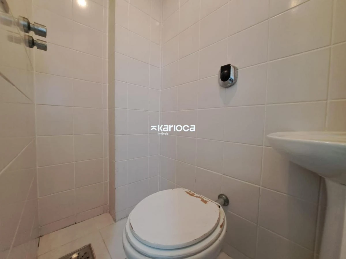 2-bedroom apartment with a glass-enclosed balcony — photo 18