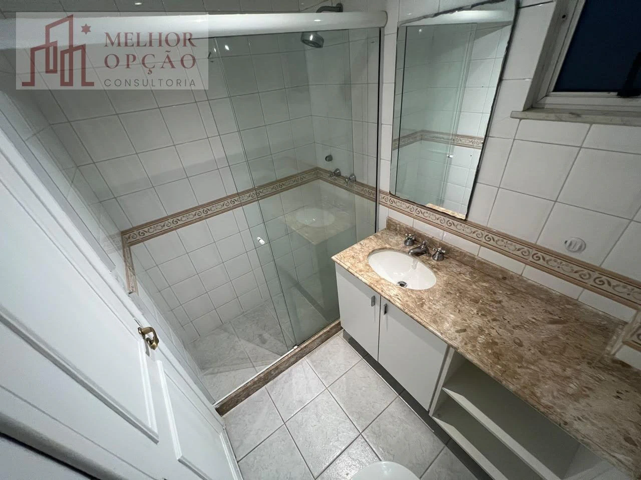 Будинок 650 м² з гардеробною та балконом із грилем — photo 5