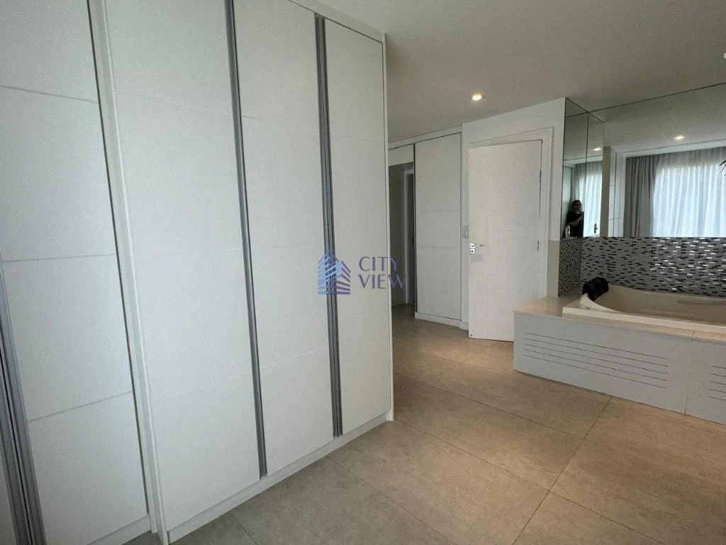 House with 5 bedrooms and 360 m² plus 4 parking spots — photo 24