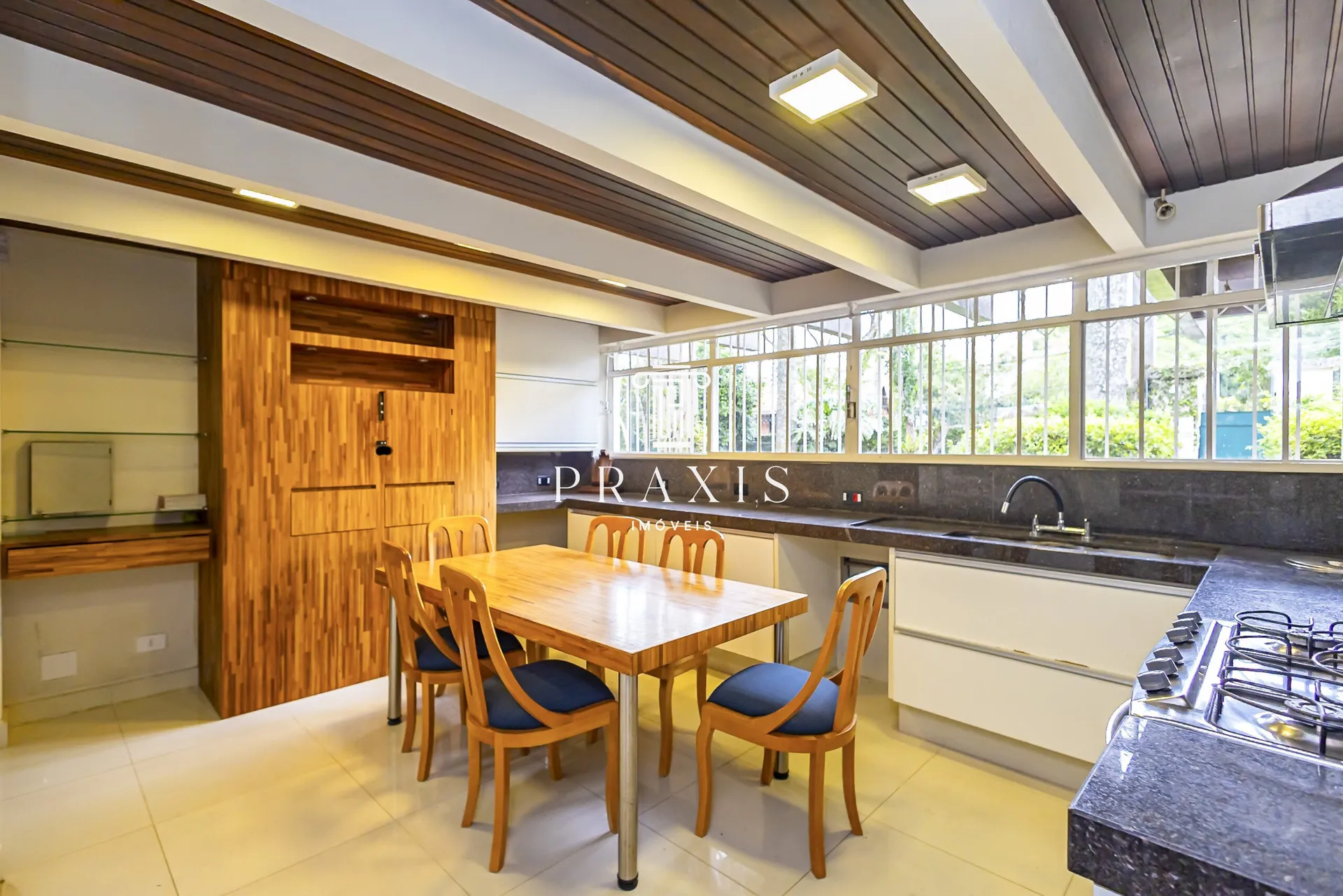House with 4 bedrooms, 445 m² and fitted kitchen — photo 34