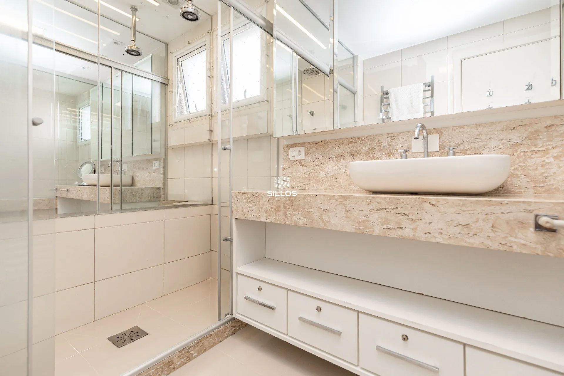 Квартира 321 м² з 3 спальнями-сюїтами і 4 паркомісцями — photo 22